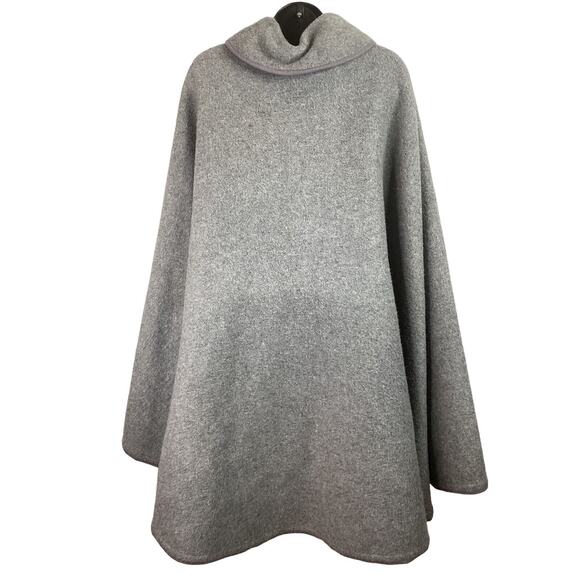 Vtg Wool Poncho Heavy Reversible Gray White Women’s One Size Fits All - Picture 12 of 12
